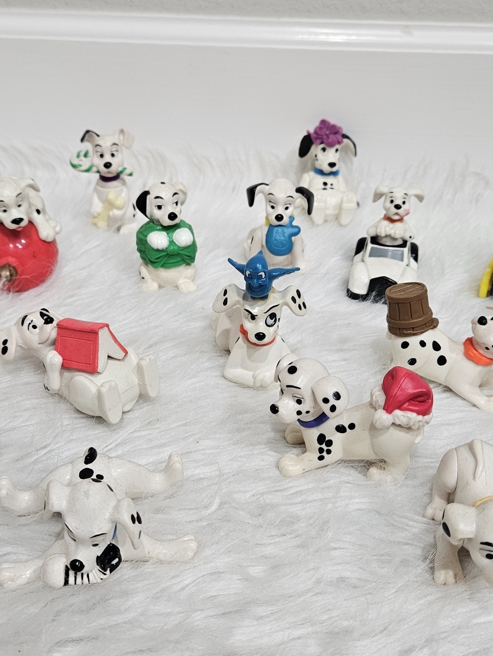 Vintage 101 Dalmatians  24 Figurine Lot - White with Black Spots